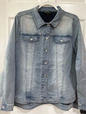DG2 Diane Gilman Women L Long Sleeve Button Up Denim Jacket Blue Light Wash NWT